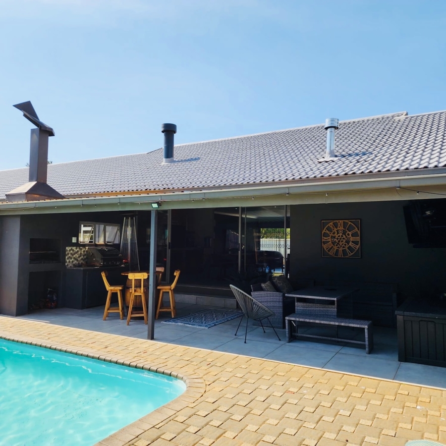 5 Bedroom Property for Sale in Langenhovenpark Free State